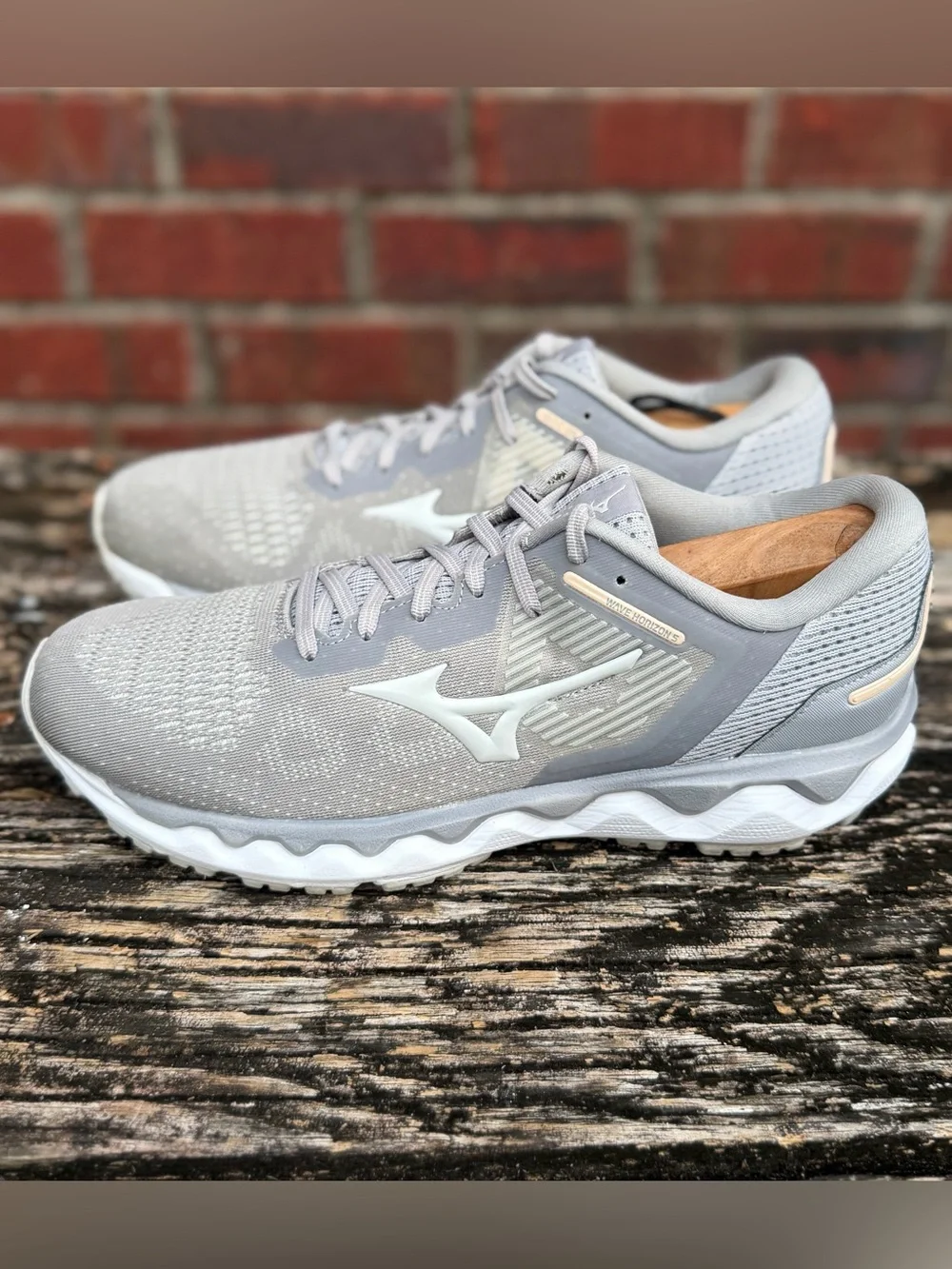 Mizuno Wave Horizon 5 Womens Sz 10.5 Gray Mesh Athletic Running Jogging Shoes X4